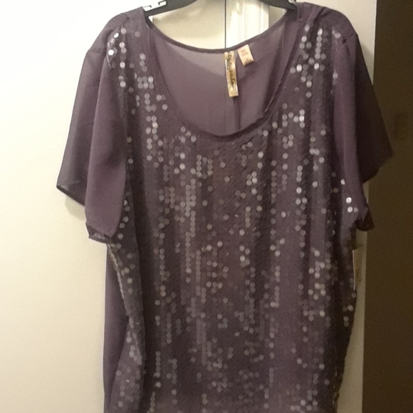 Eyeshadow Tops - Women's plus size blouse